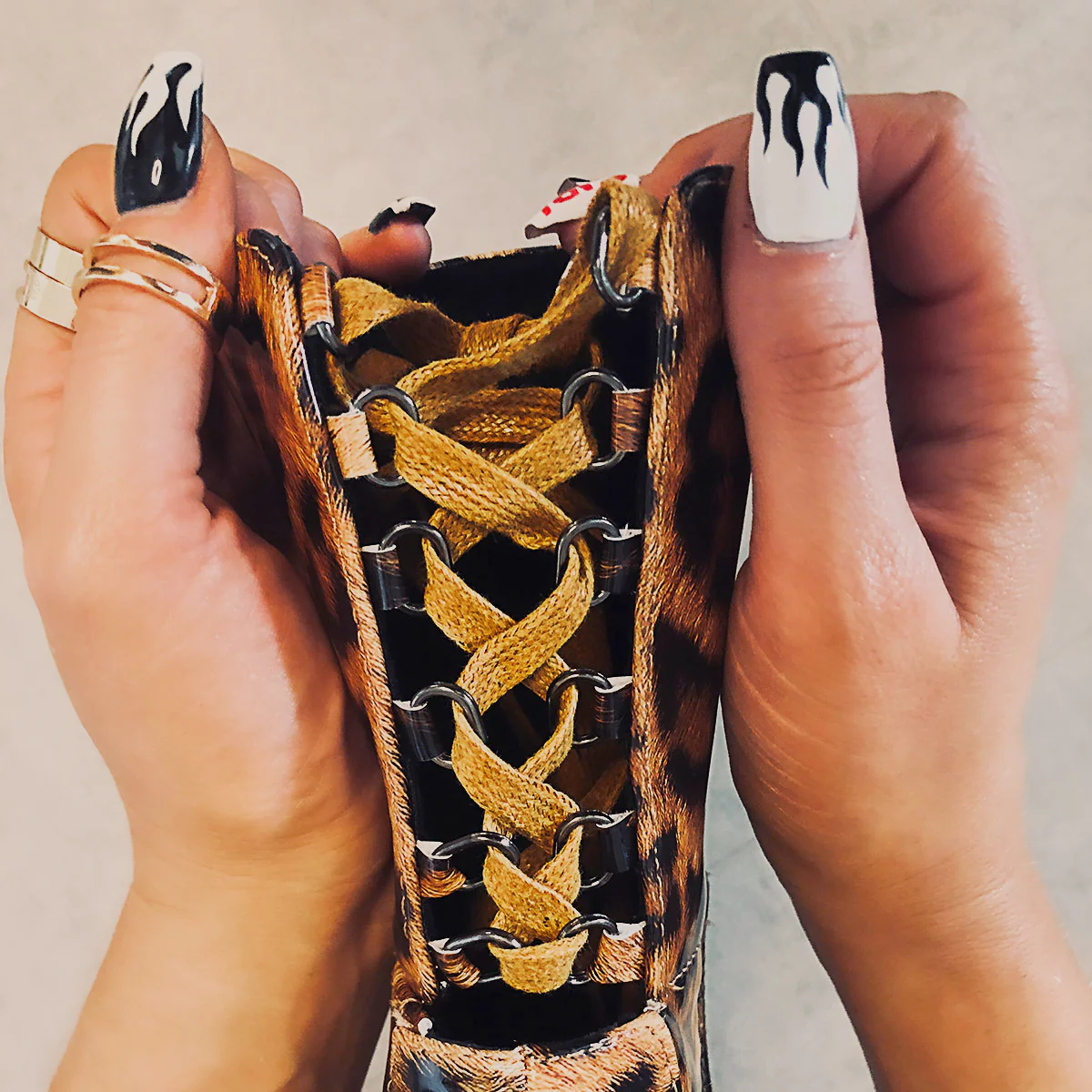 Empire Kicks Corset - Leopard - 7 INCH - Image 3