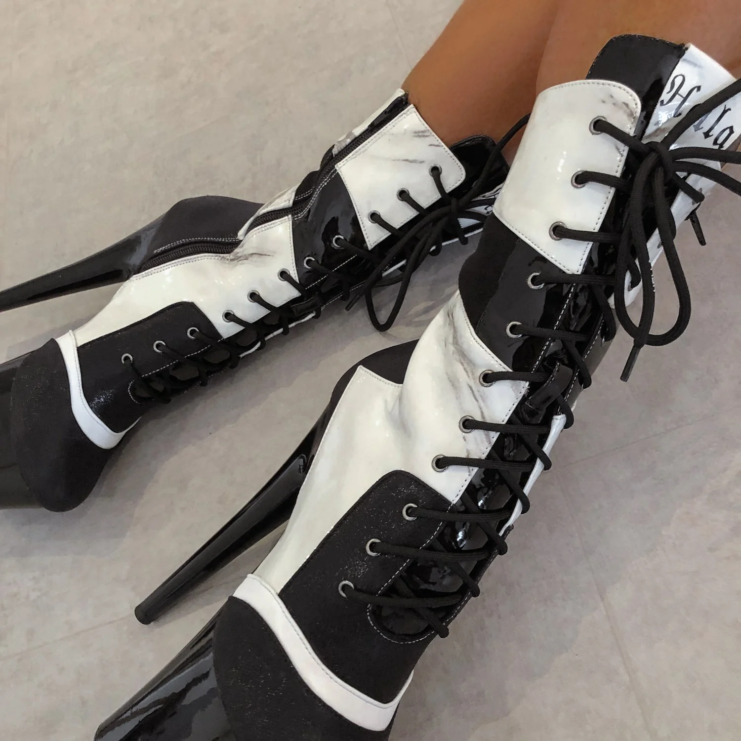 Empire Kicks Sneaker White Marble - 7 INCH - Image 2